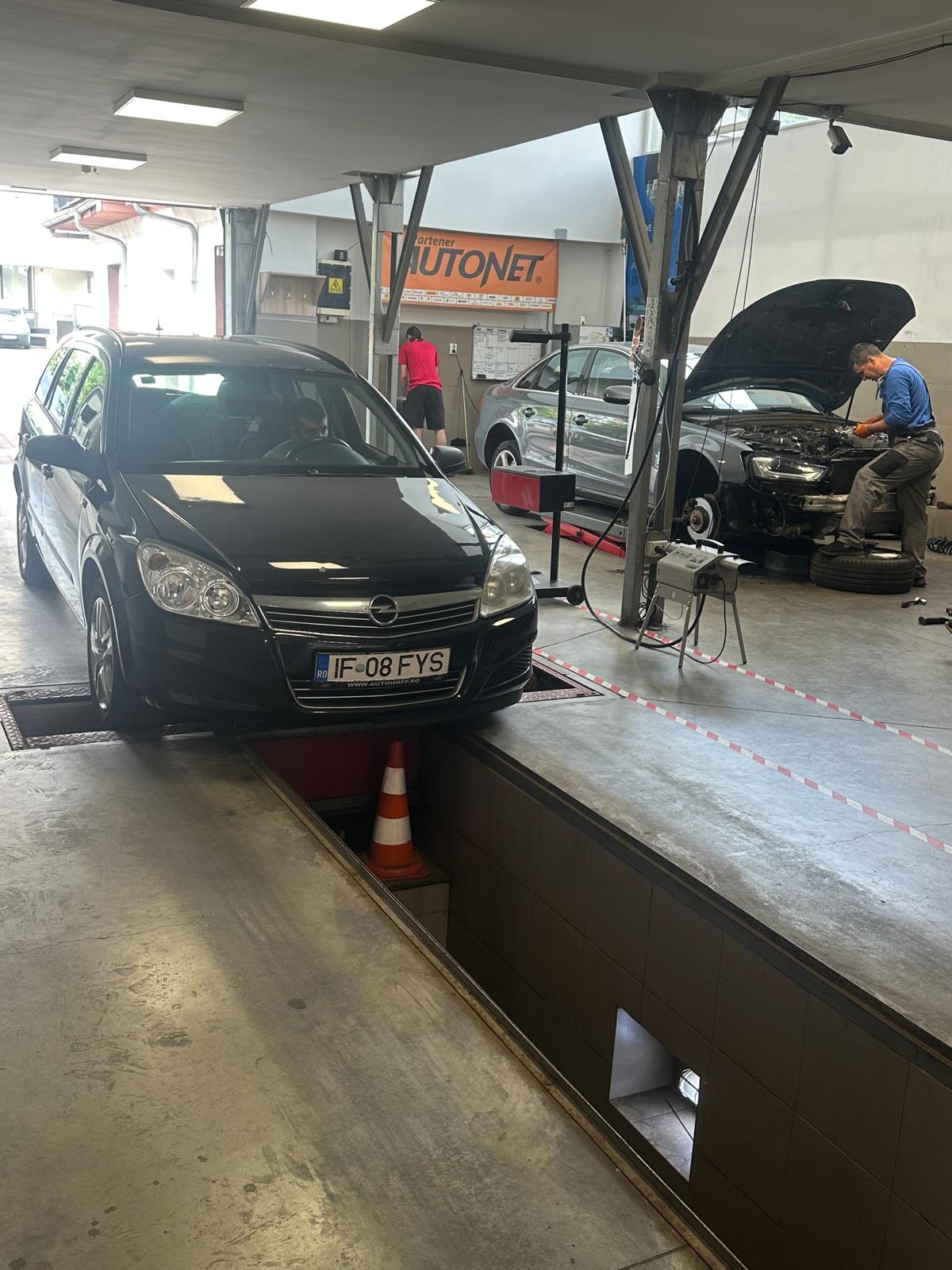 Autoturism Opel aflat la verificarea tehnică periodică la Shaken Auto ITP Uverturii Fără Programare, Sector 6 București, cu acces rapid din Militari, Gorjului și Lujerului